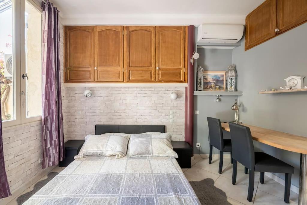 Studio Ideal Pour Deux Voyageurs Sur Marseille Eksteriør billede