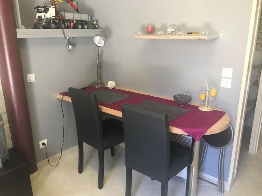Studio Ideal Pour Deux Voyageurs Sur Marseille Eksteriør billede