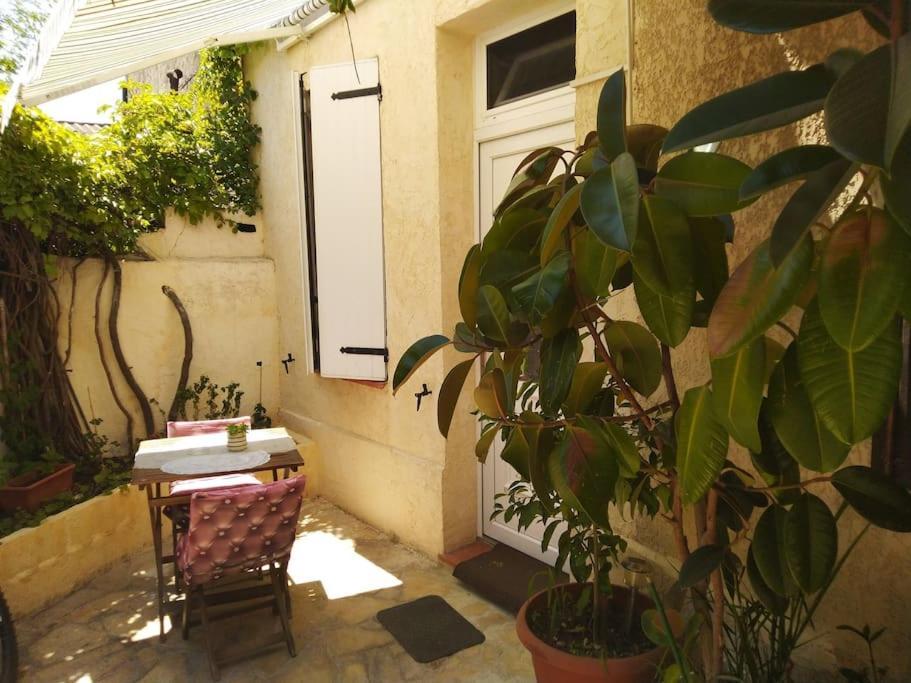 Studio Ideal Pour Deux Voyageurs Sur Marseille Eksteriør billede