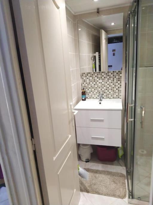 Studio Ideal Pour Deux Voyageurs Sur Marseille Eksteriør billede